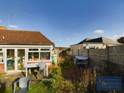 Images for Centre Drive, Newmarket